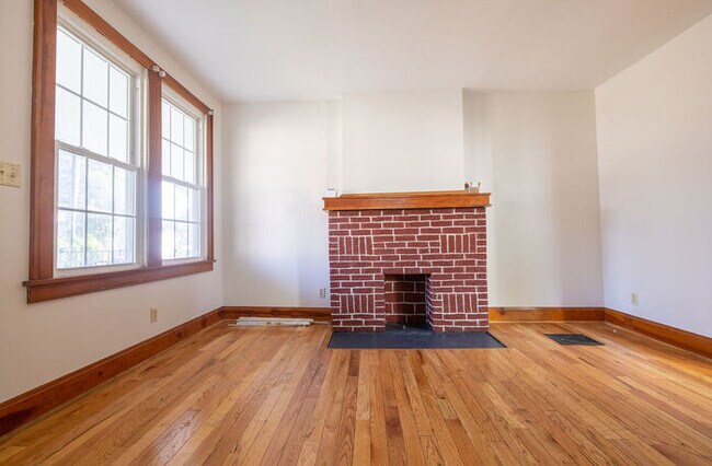 Building Photo - Hilltop Half Double
