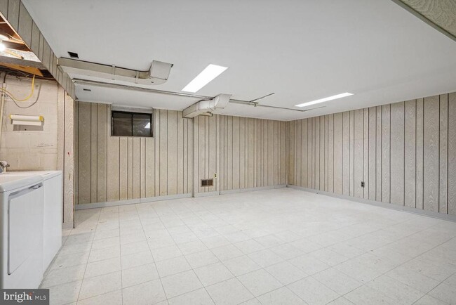 Building Photo - 1063 Carper St