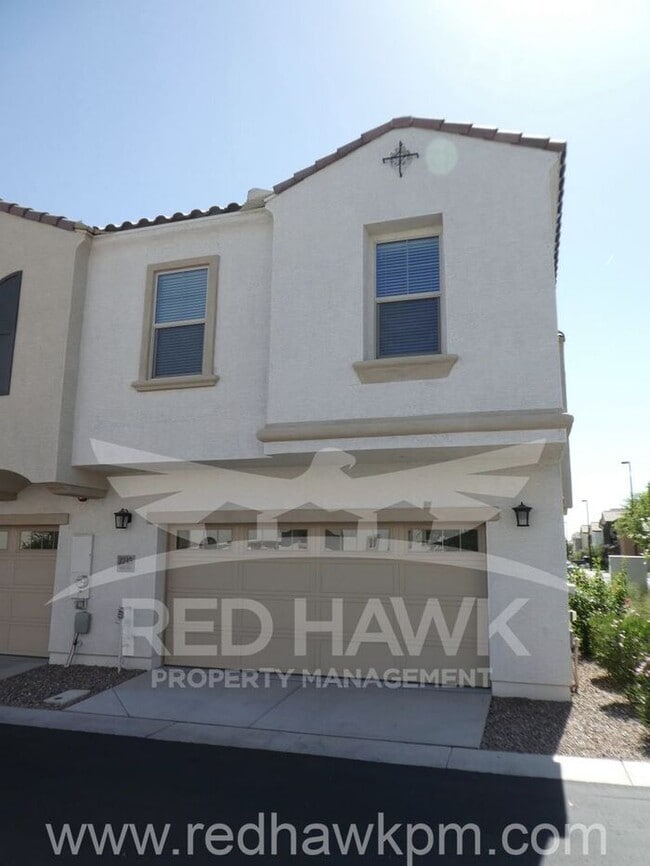 Building Photo - Gorgeous, Modern Three Bedroom, Two Bathro...