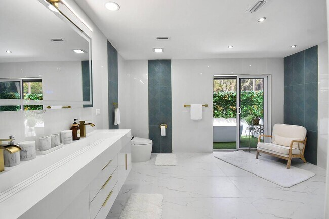 Building Photo - 12231 Areaca Dr