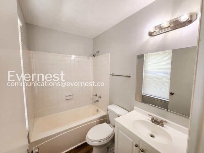 Building Photo - 3 Bed/2 Bath Home with Garage / Pet-Friendly / Coming Soon!