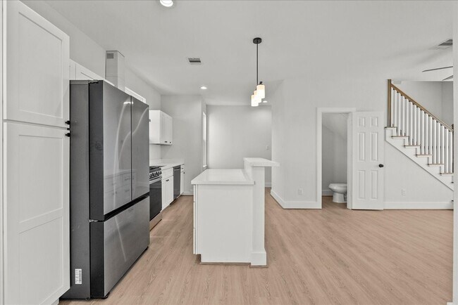 Building Photo - 1910 Bayou Shore Dr