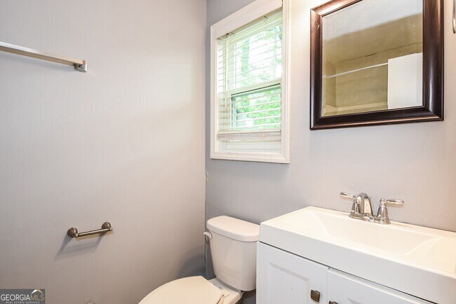 Building Photo - 6513 Mitchell Ln SW