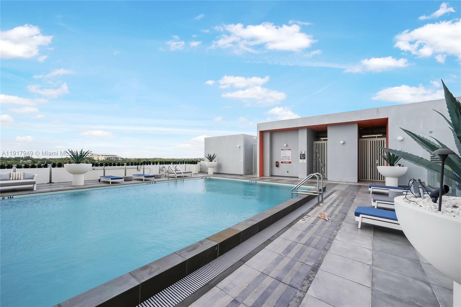 Building Photo - 2000 Metropica Way