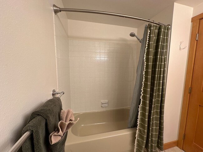 Building Photo - 1201 Denali St