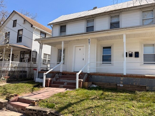 Building Photo - 407 S 8th St