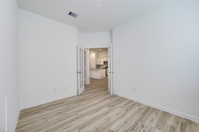 Building Photo - 3330 Meadknoll Ln