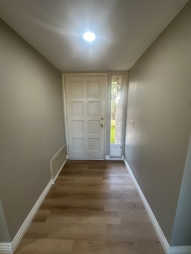 Building Photo - $3,400 - Charming Ground-Floor 2 Bed / 2 Bath Condo in Desirable Oaks North 55+ Community