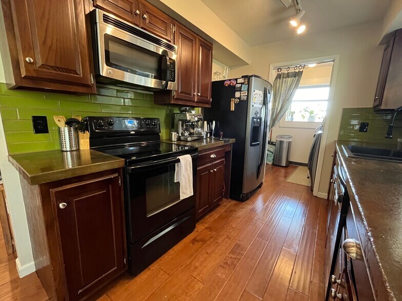 Building Photo - 9788 Orangewood Dr