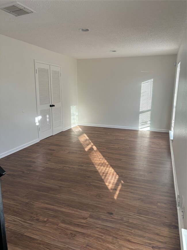 Building Photo - 4322 Woodmont Dr