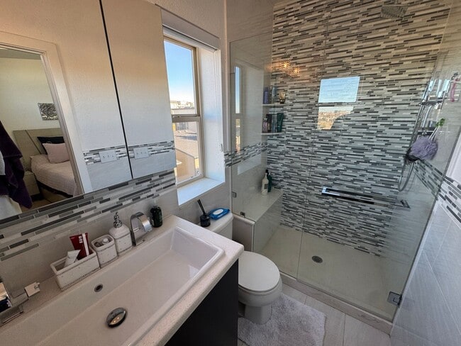 Building Photo - Luxury Lone Tree Living