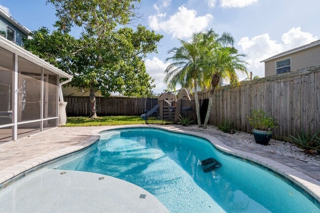 Building Photo - STUNNING 4-BED, 3-BATH HOME WITH SOLAR PANELS IN TAMPA, FL!