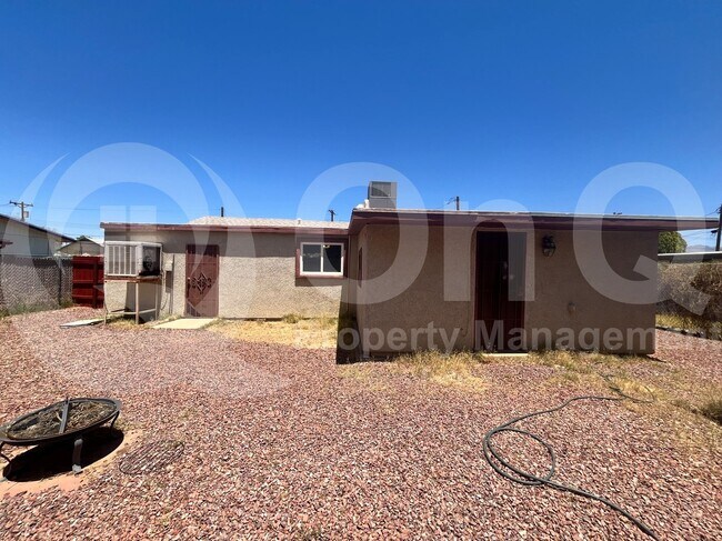 Building Photo - 906 E Halcyon Rd