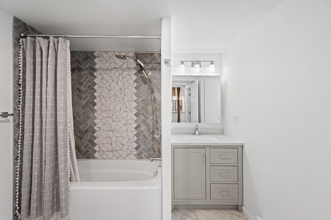 Building Photo - 17 Anna Ave