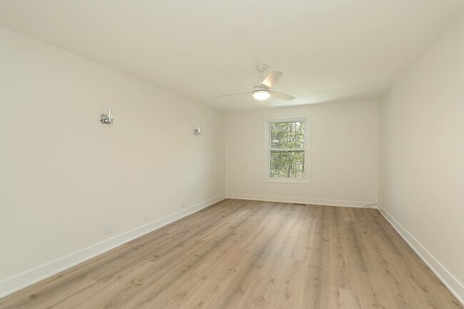 Building Photo - 1250 Park Ave W