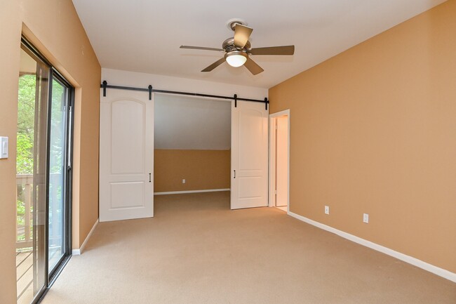 Building Photo - 294 Sugar Berry Cir