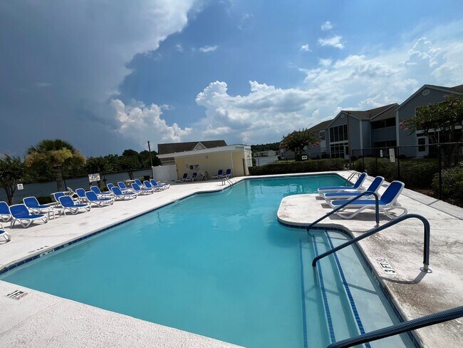 Building Photo - First Floor, Unfurnished, 3 Bedroom, 2 Bath Condo with Screened-in Back Patio!