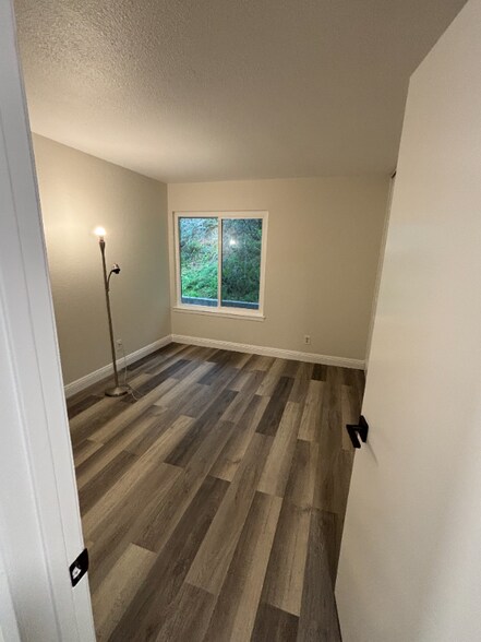Building Photo - 322 S Vista Del Canon