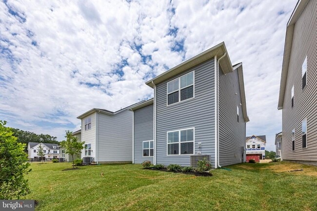 Building Photo - 115 Haida Ln