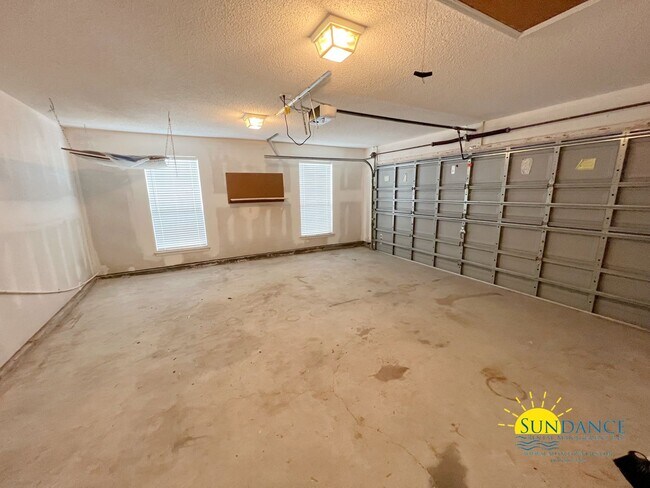 Building Photo - 2130 Pepper Dr