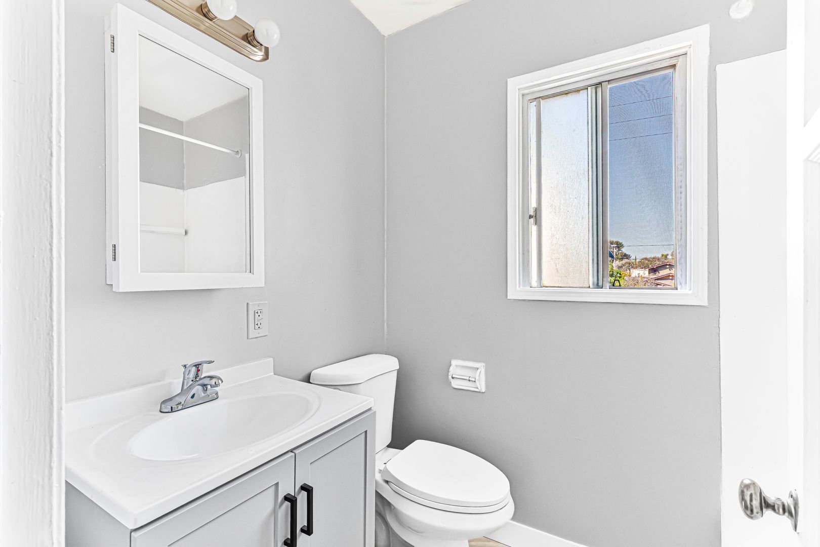 Building Photo - 530 W 9th St