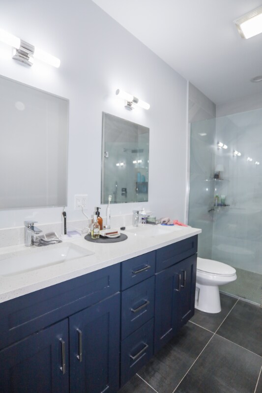 Building Photo - 2402 W Carmen Ave