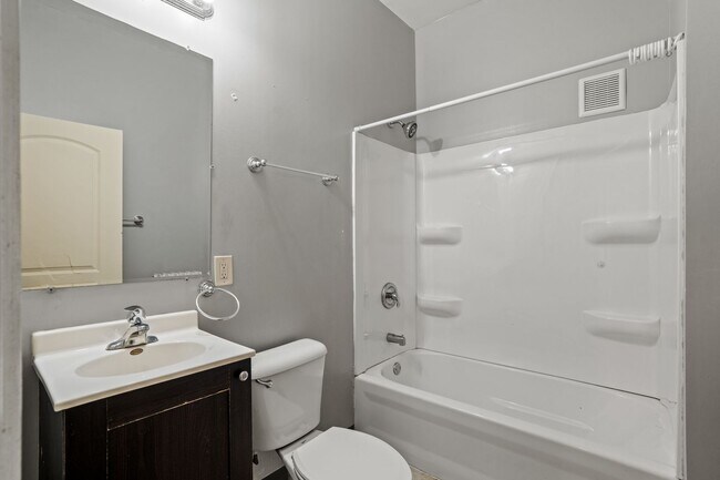 Building Photo - Maryland Upper Flat - Walk to Campus