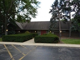 Building Photo - 138 E Bailey Rd