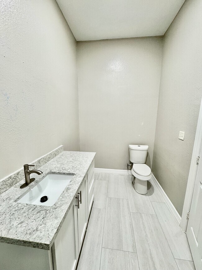 Building Photo - 4415 Tulip Ln