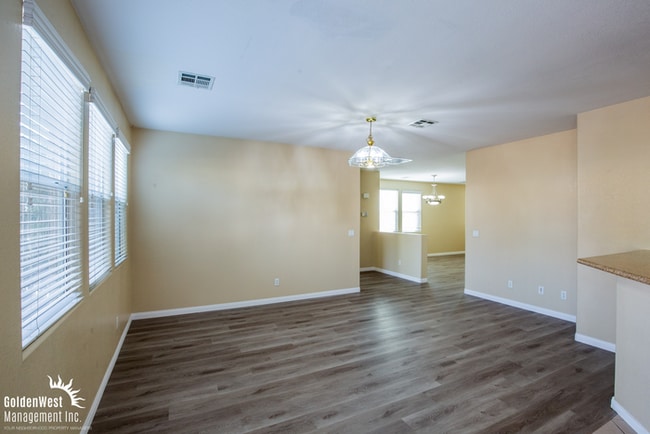 Building Photo - Spacious Two-Story 5Bdm 2.5Ba Home with Private Backyard in Summerlin.