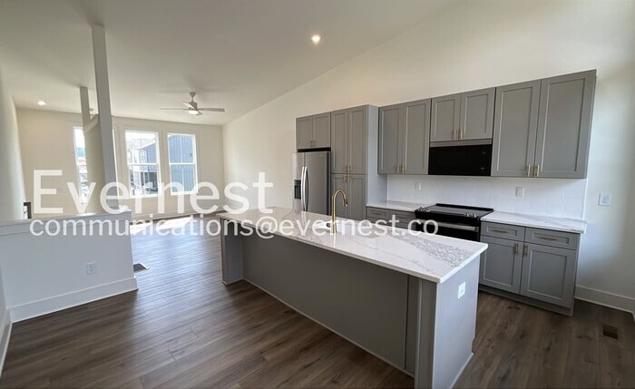 Building Photo - 724 Belletrace Cir