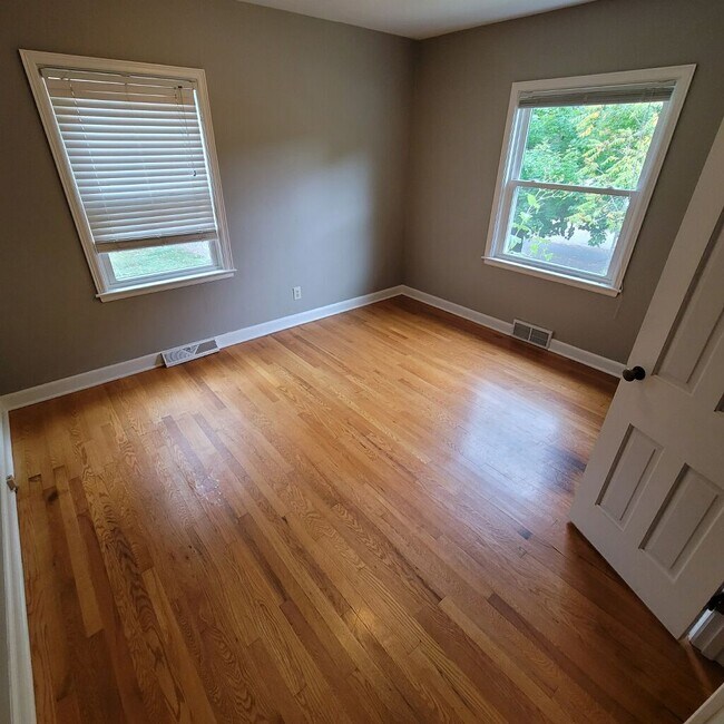 Building Photo - 215 N 12th St