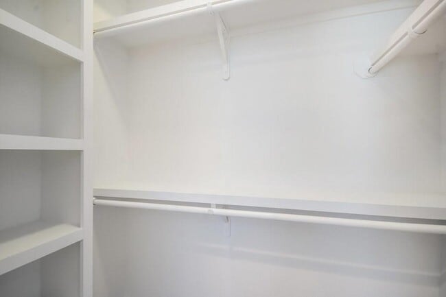 Building Photo - 607 W St Johns Ave