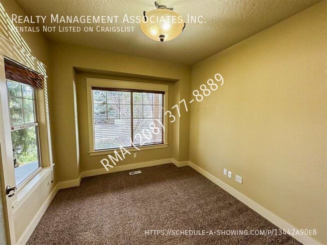 Building Photo - 919 E Boise Ave