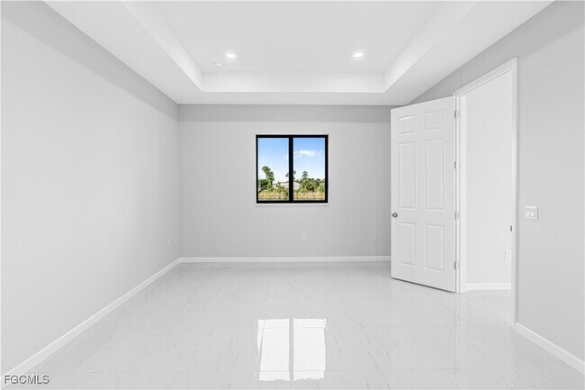 Building Photo - 3340 NE 19th Ave