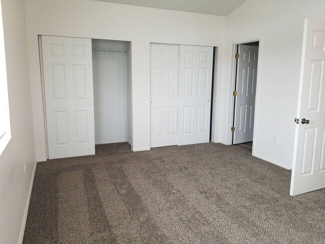 Building Photo - 1706/1708peni