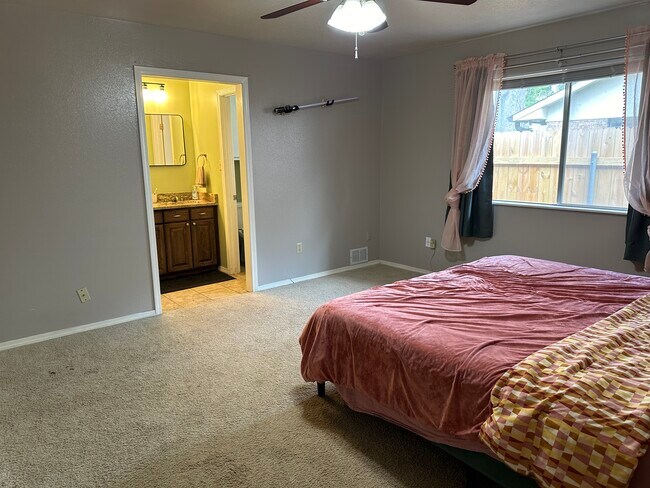 Building Photo - 8641 Chalmette Dr