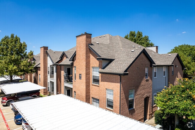 Building Photo - Towns of Chapel Hill
