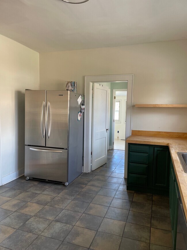 Building Photo - 1947 Emoriland Blvd