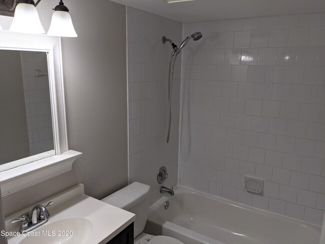 Building Photo - 3070 Sir Hamilton Cir