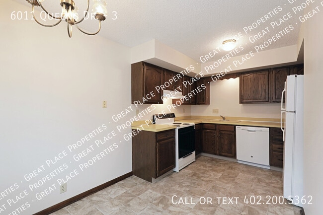 Building Photo - 6011 Queens Dr