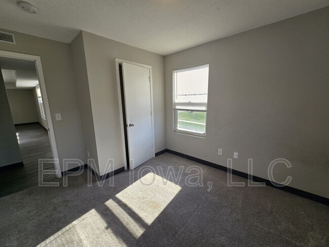 Building Photo - 60 Miller Ave SW