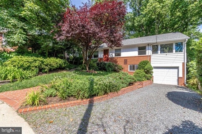 Building Photo - 5885 9th Rd N