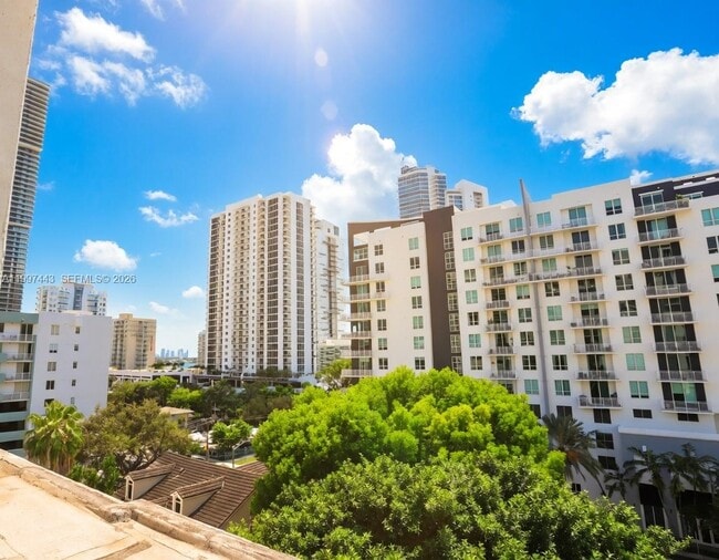 Building Photo - 350 NE 24th St