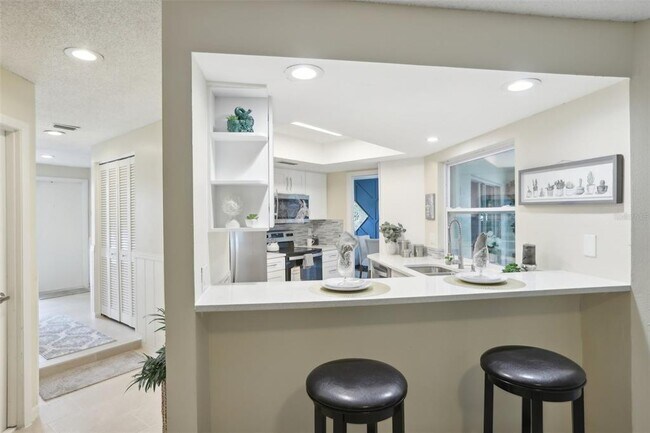 Building Photo - 7698 Cardiff Ct N