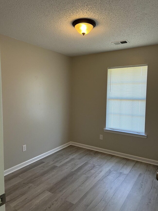 Building Photo - 274 Hunters Branch Dr