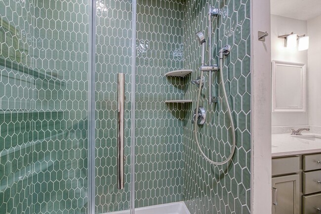 Building Photo - 35 Metacomet Rd