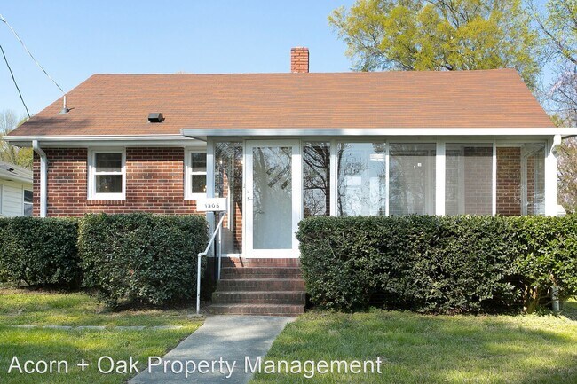 Building Photo - 2 br, 1 bath House - 1305 Sedgefield St.