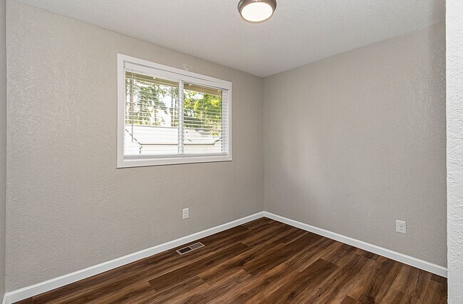 Building Photo - 716 N 182nd St