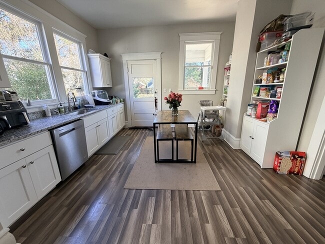 Building Photo - 124 Linden Ave